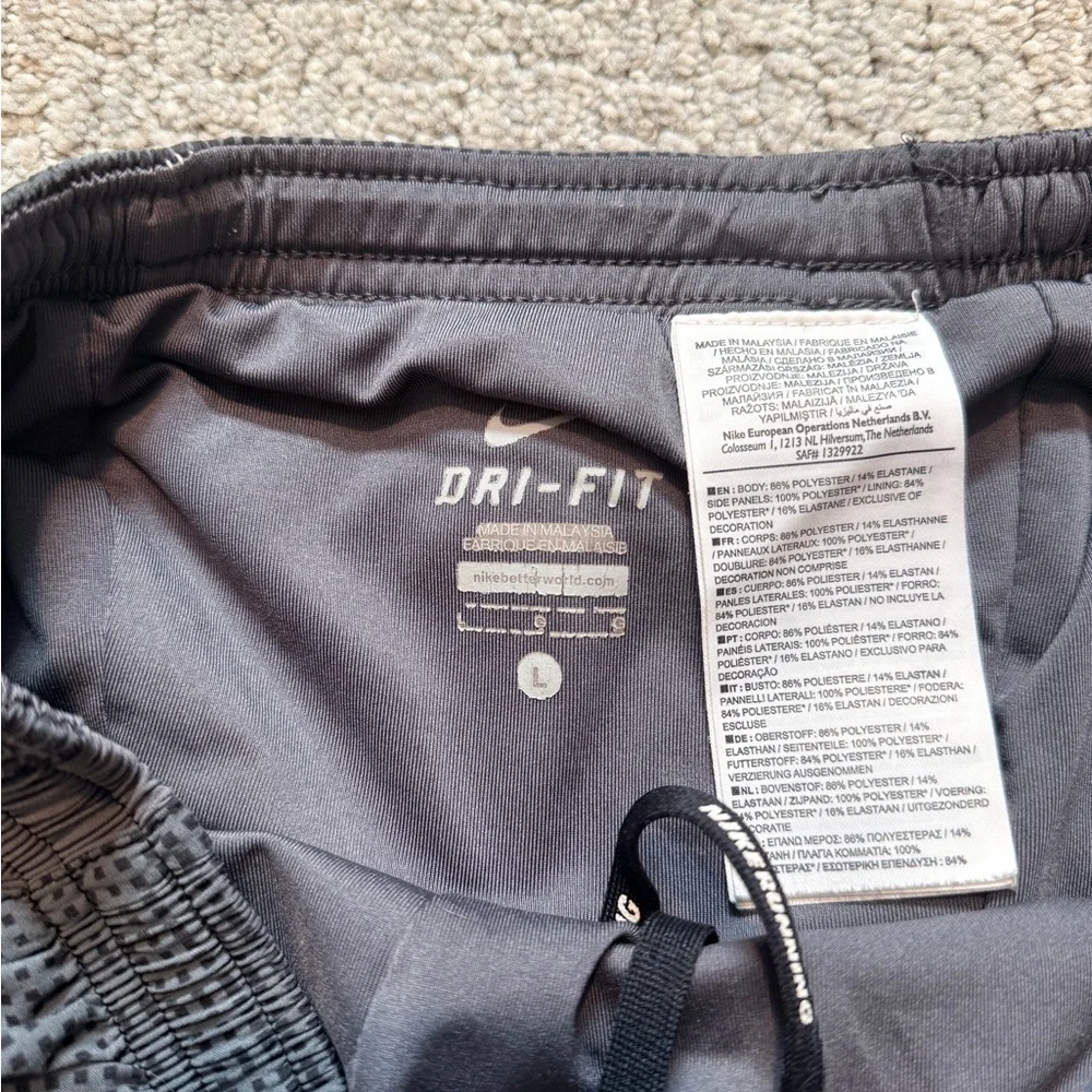 Nike Running Men's Gray and Black Running Shorts with Built in Liner size Large - Picture 7 of 9